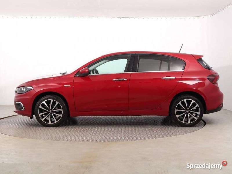 Używany Fiat Tipo 2017 Czerwony Hatchback