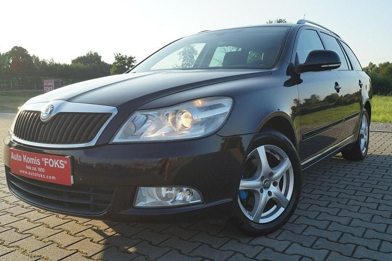 Czarny Używany 2010 Skoda Octavia Kombi | 21 900 zł (Uczciwa cena) - Obraz 1/4