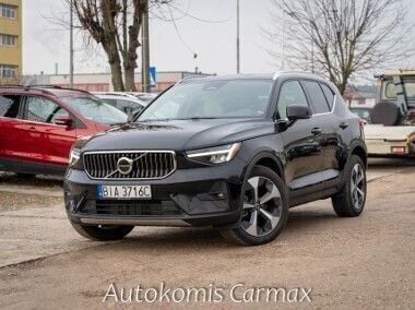 Czarny Używany 2022 Volvo XC40 SUV | 135 000 zł (Dobra cena) - Obraz 1/4