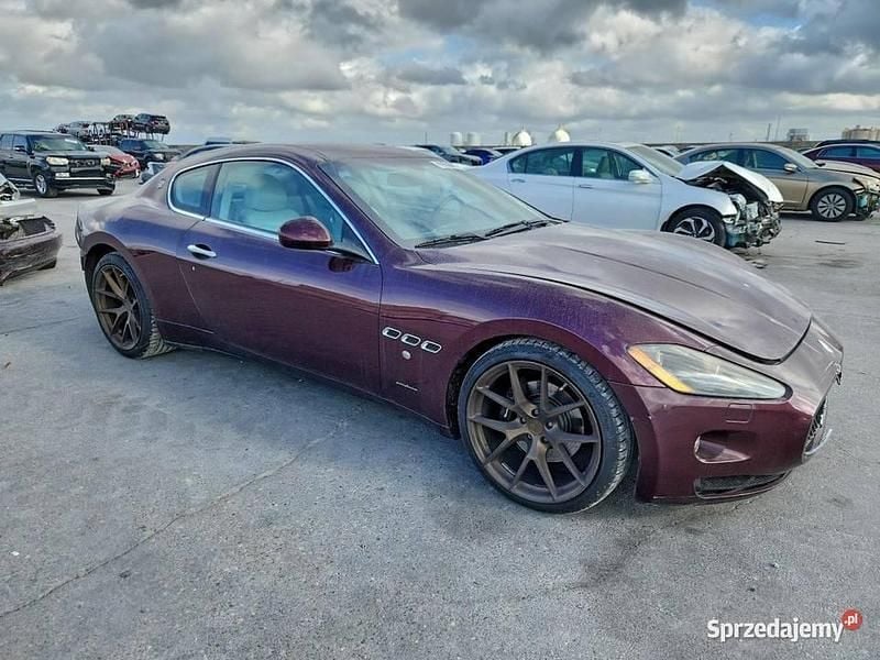 Używany Maserati Granturismo 2008 Bordowy Coupe