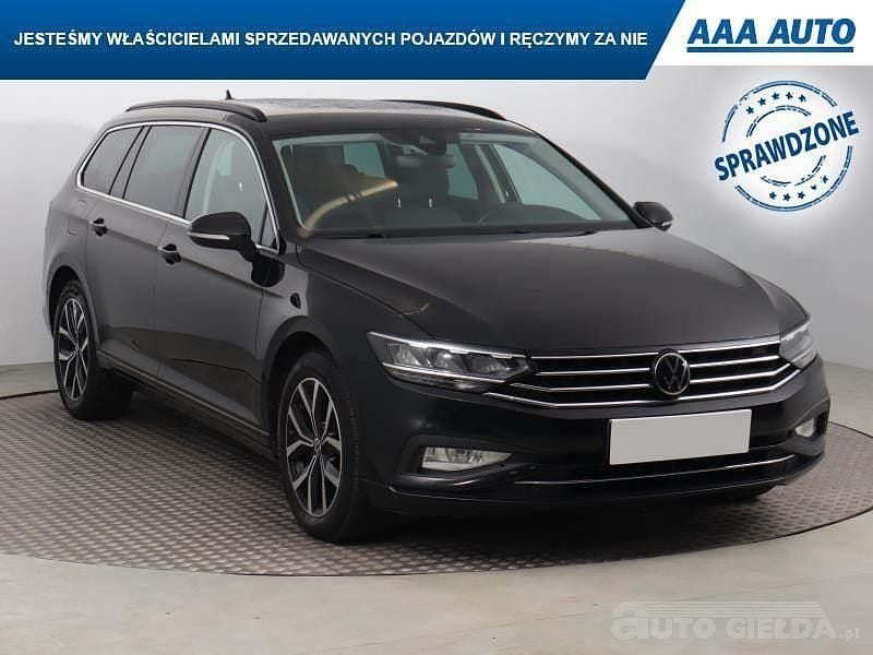 Używany VW Passat 190 KM (139 kW) 2022 Czarny Kombi