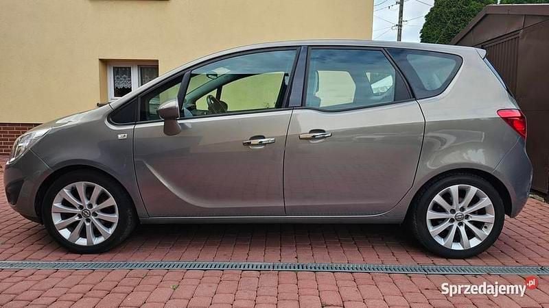 Beżowy Używany 2010 Opel Meriva Minivan | 21 500 zł (Uczciwa cena) - Obraz 1/4