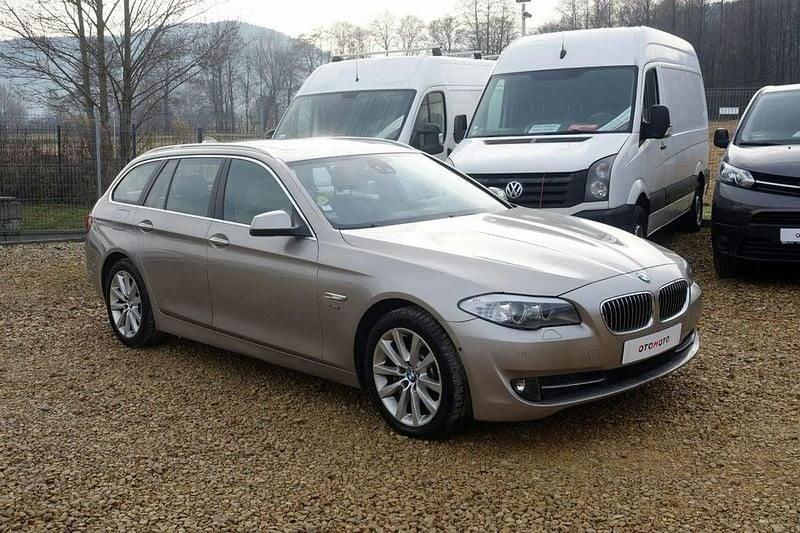 Używany BMW M550 258 KM (189 kW) 2011 Beżowy (metalik) Sedan/Limuzyna