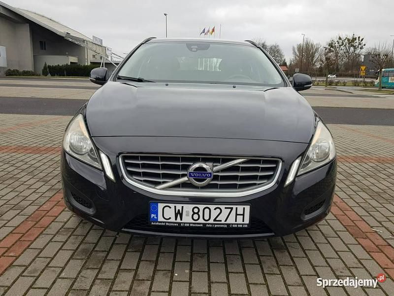 Czarny Używany 2010 Volvo V60 Momentum Kombi | 27 900 zł (Drogi) - Obraz 1/4