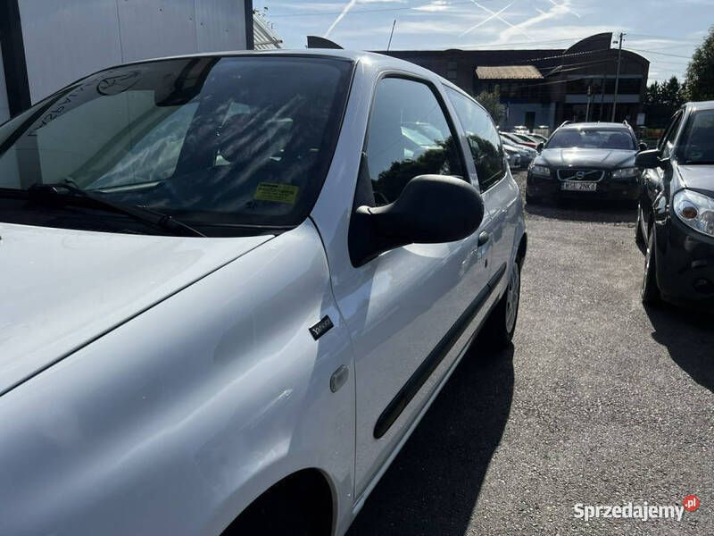 Biały Używany 2012 Renault Clio IV Campus Hatchback | 9900 zł (Uczciwa cena) - Obraz 1/4