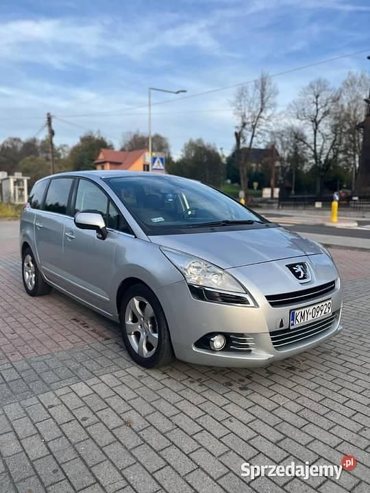 Srebrny Używany 2010 Peugeot 5008 Minivan | 16 700 zł (Uczciwa cena) - Obraz 1/4