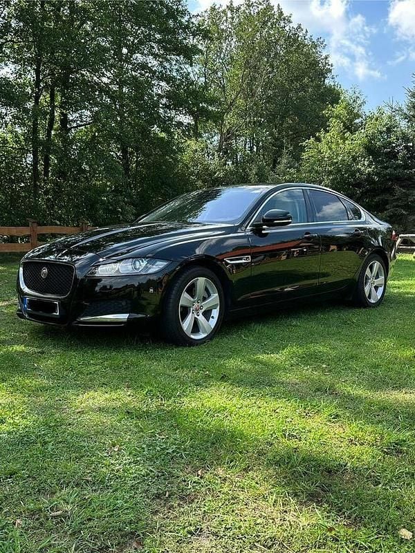 Używany Jaguar XF 2017 Czarny Sedan/Limuzyna