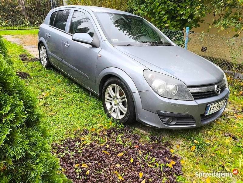 Szary Używany 2006 Opel Astra Hatchback | 6700 zł (Uczciwa cena) - Obraz 1/4