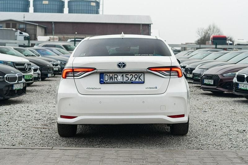 Używany Toyota Corolla 122 KM (89 kW) 2020 Biały (metalik) Sedan/Limuzyna