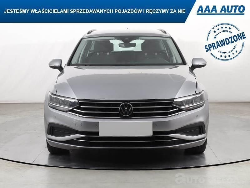 Używany VW Passat 150 KM (110 kW) 2022 Srebrny Kombi