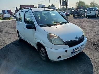 Biały Używany 2002 Toyota Yaris Kombi | 3500 zł - Obraz 1/4