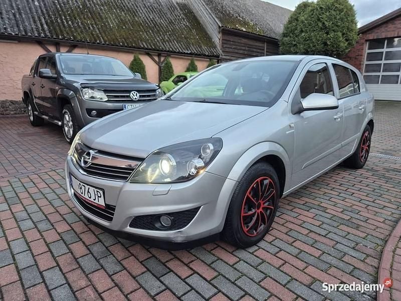 Srebrny Używany 2008 Opel Astra Hatchback | 5900 zł (Dobra cena) - Obraz 1/4