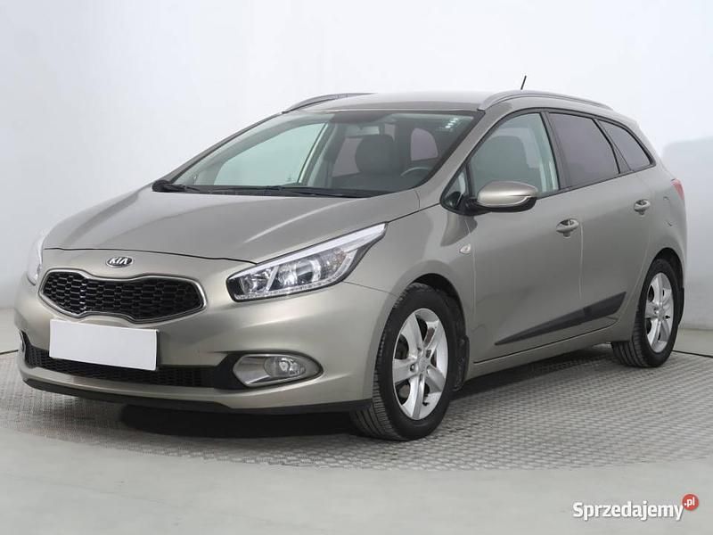 Używany Kia Ceed 2015 Srebrny Hatchback