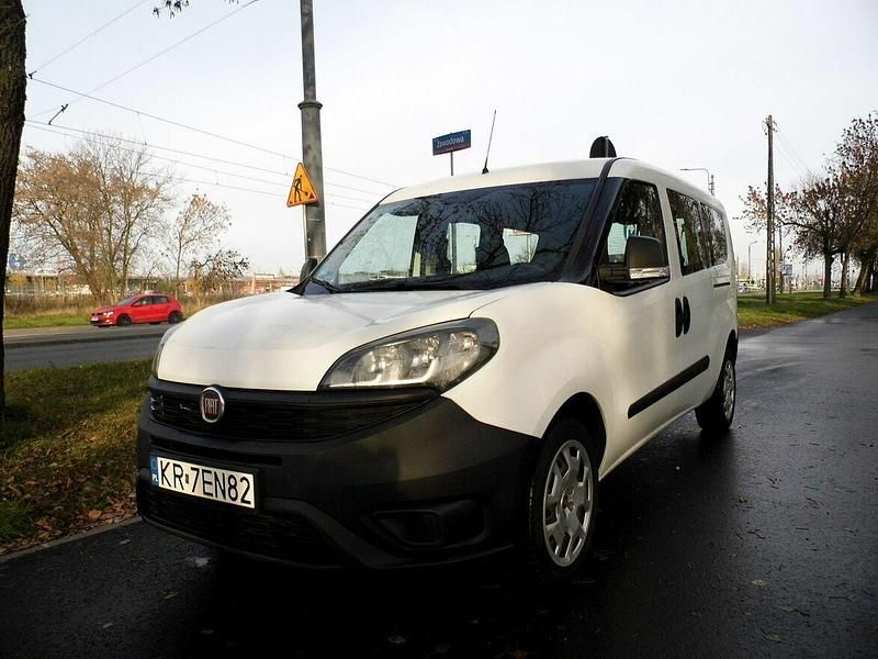Biały Używany 2018 Fiat Doblò Minivan | 35 900 zł (Uczciwa cena) - Obraz 1/4
