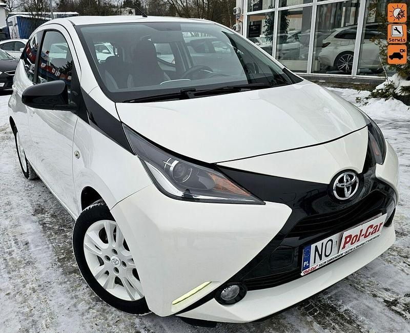 Używany Toyota Aygo 69 KM (50 kW) 2016 Biały Hatchback