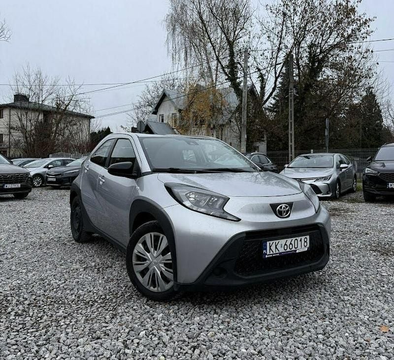 Srebrny Używany 2022 Toyota Aygo X SUV | 54 735 zł - Obraz 1/4