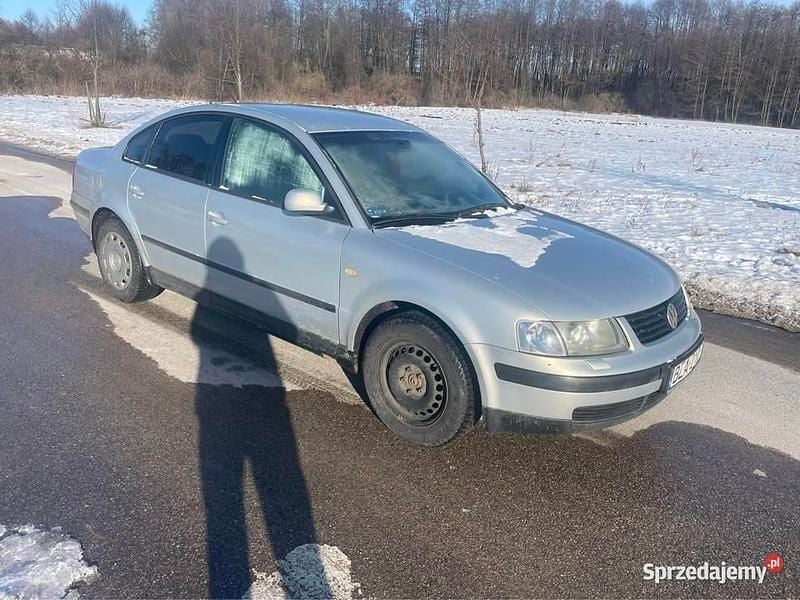 Używany VW Passat 1999 Srebrny Sedan/Limuzyna