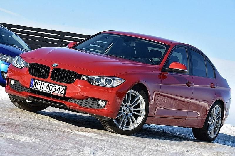 Używany BMW 320 Efficient Dynamics 163 KM (119 kW) 2015 Czerwony Sedan/Limuzyna