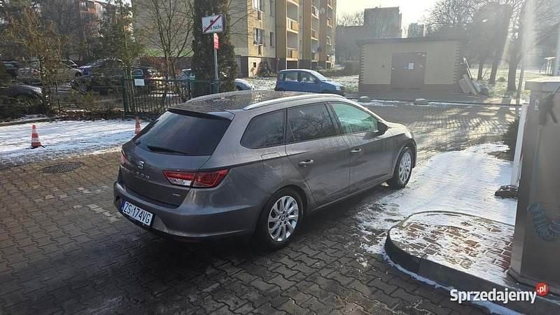 Używany Seat Leon 2016 Złoty Sedan/Limuzyna