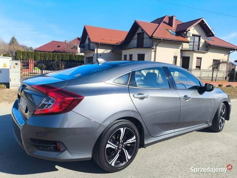 Używany Honda Civic 182 KM (133 kW) 2018 Szary Sedan/Limuzyna
