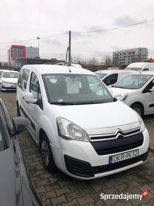 Biały Używany 2016 Citroën Berlingo Minivan | 15 000 zł (Super Cena) - Obraz 1/4