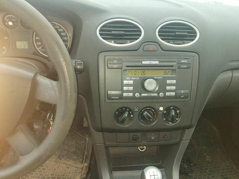 Używany Ford Focus 2005 Srebrny Kombi