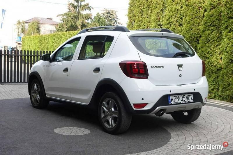 Używany Dacia Sandero Stepway 90 KM (66 kW) 2017 Biały Hatchback