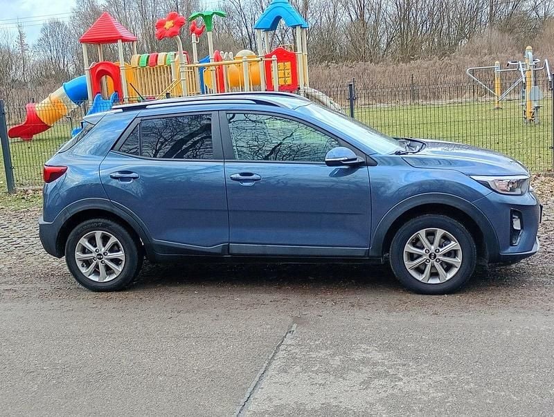 Używany Kia Stonic 84 KM (61 kW) 2018 Niebieski SUV