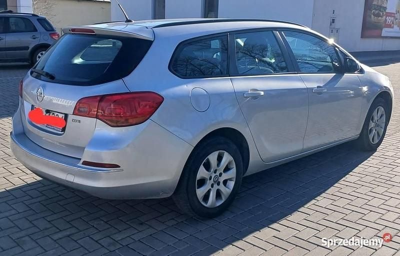 Używany Opel Astra 2015 Srebrny Sedan/Limuzyna