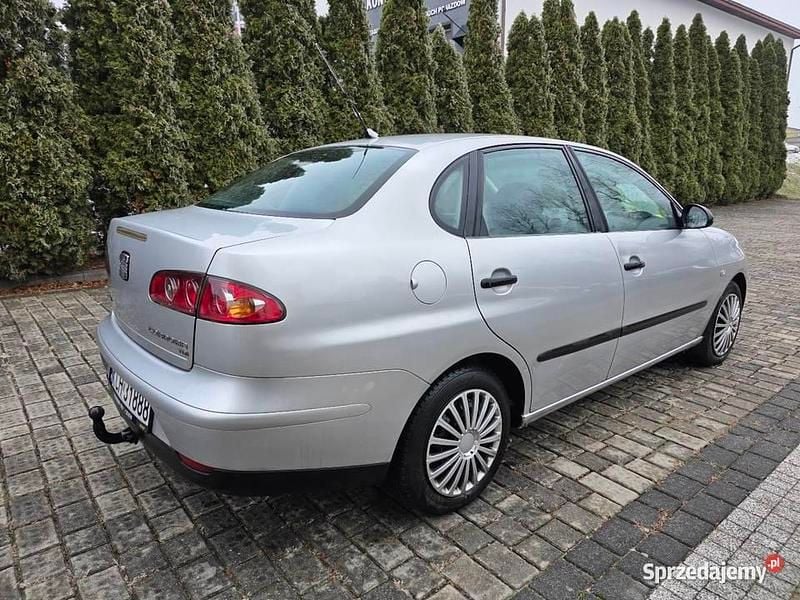 Srebrny Używany 2003 Seat Cordoba Sedan/Limuzyna | 2400 zł (Uczciwa cena) - Obraz 1/4