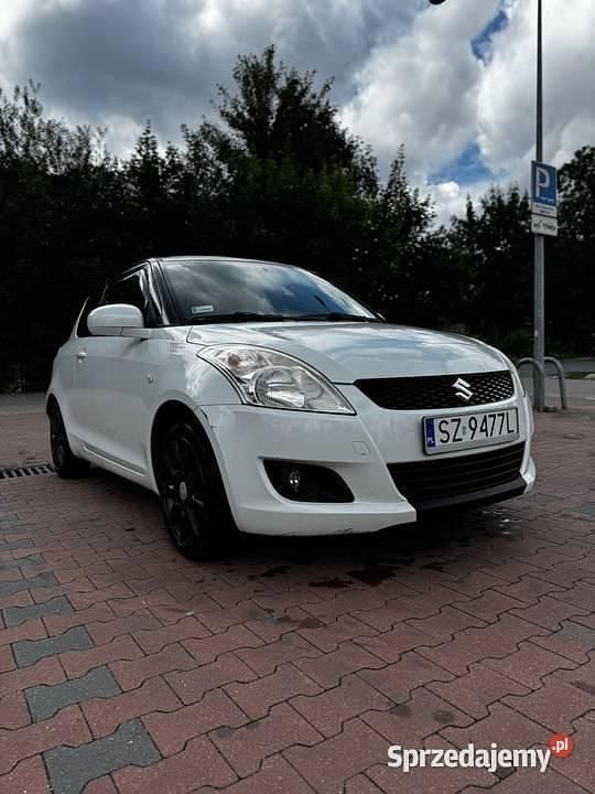 Biały Używany 2011 Suzuki Swift Hatchback | 10 500 zł (Uczciwa cena) - Obraz 1/4