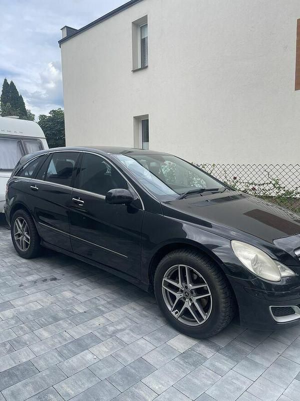 Czarny Używany 2007 Mercedes R320 Minivan | 12 900 zł - Obraz 1/4