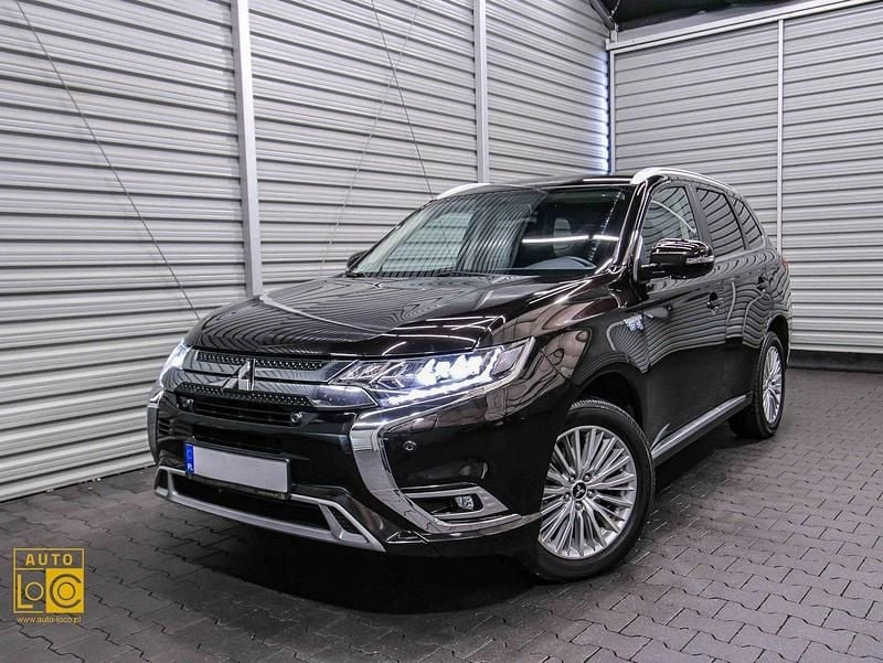 Używany Mitsubishi Outlander P-HEV 135 KM (99 kW) 2020 Czarny (metalik) SUV