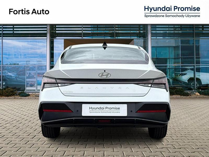 Używany Hyundai Elantra 123 KM (90 kW) 2024 Biały Sedan/Limuzyna