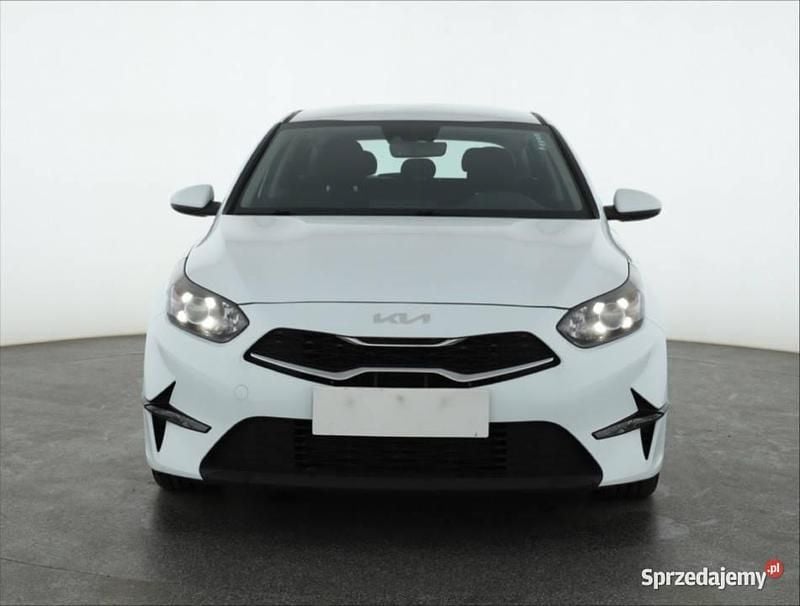 Biały Używany 2022 Kia Ceed Hatchback | 55 999 zł (Super Cena) - Obraz 1/4