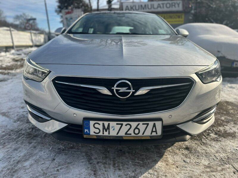 Używany Opel Insignia 170 KM (125 kW) 2020 Srebrny (metalik) Sedan/Limuzyna
