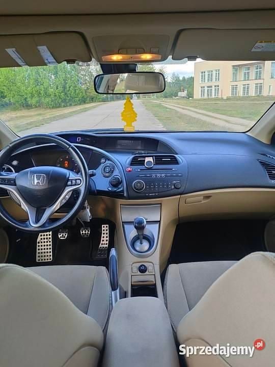 Używany Honda Civic 140 KM (102 kW) 2007 Beżowy Sedan/Limuzyna