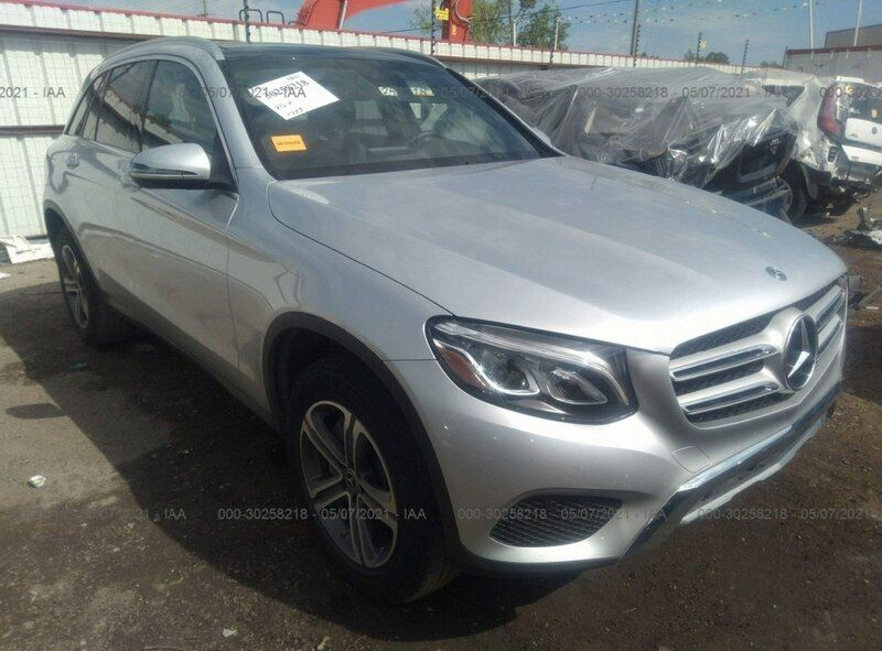 Używany Mercedes GLC300 241 KM (177 kW) 2019 Srebrny SUV