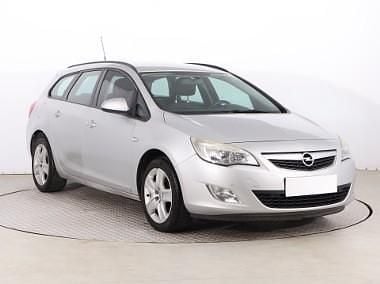 Srebrny Używany 2011 Opel Astra Kombi | 16 499 zł (Dobra cena) - Obraz 1/4