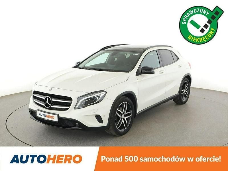 Biały Używany 2015 Mercedes GLA200 SUV | 64 700 zł (Dobra cena) - Obraz 1/3