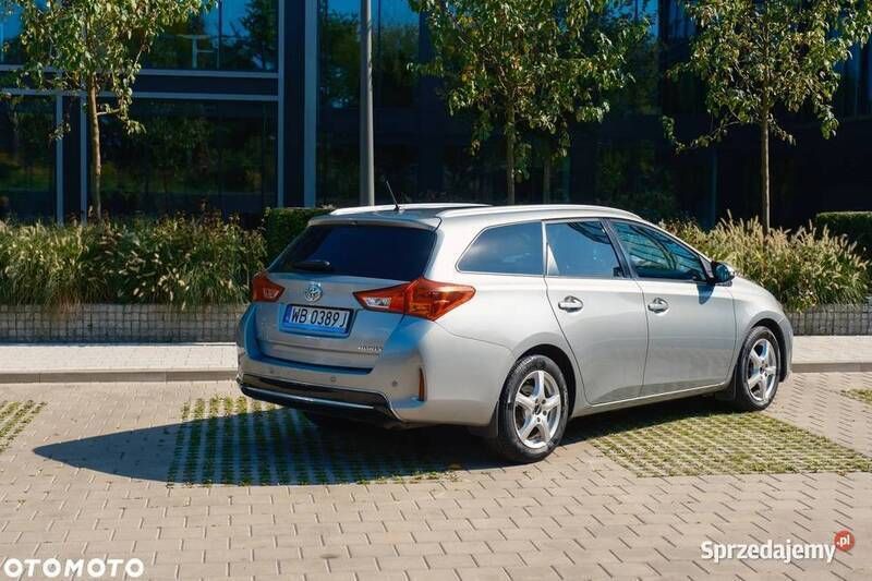 Szary Używany 2013 Toyota Auris Kombi | 43 900 zł (Dość drogi) - Obraz 1/4