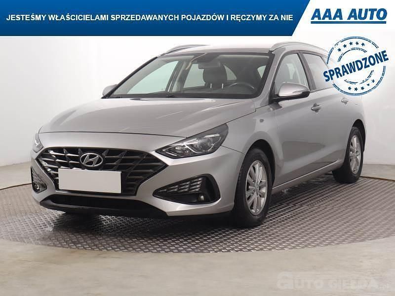 Używany Hyundai i30 120 KM (88 kW) 2022 Srebrny