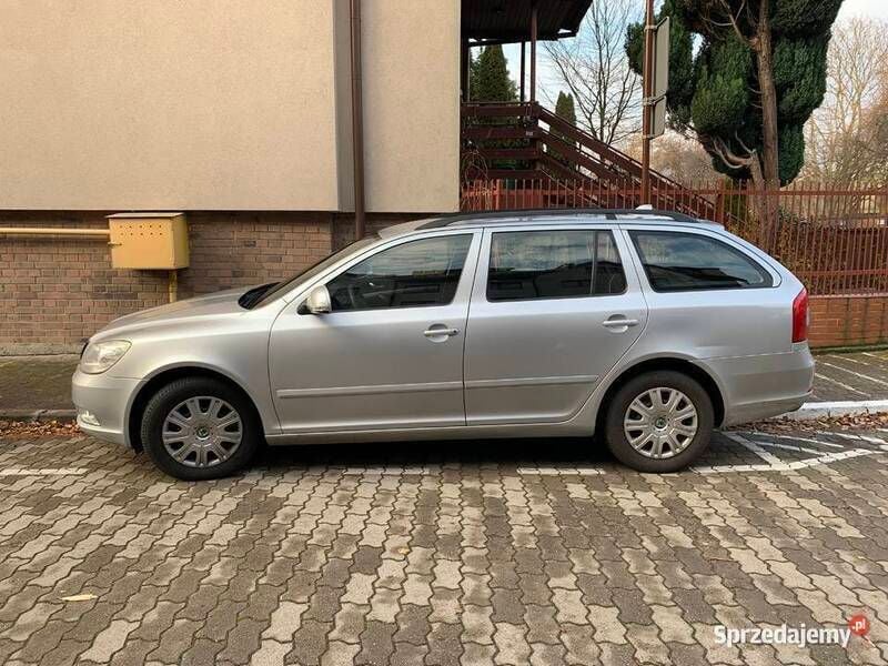 Używany Skoda Octavia 105 KM (77 kW) 2012 Srebrny Kombi