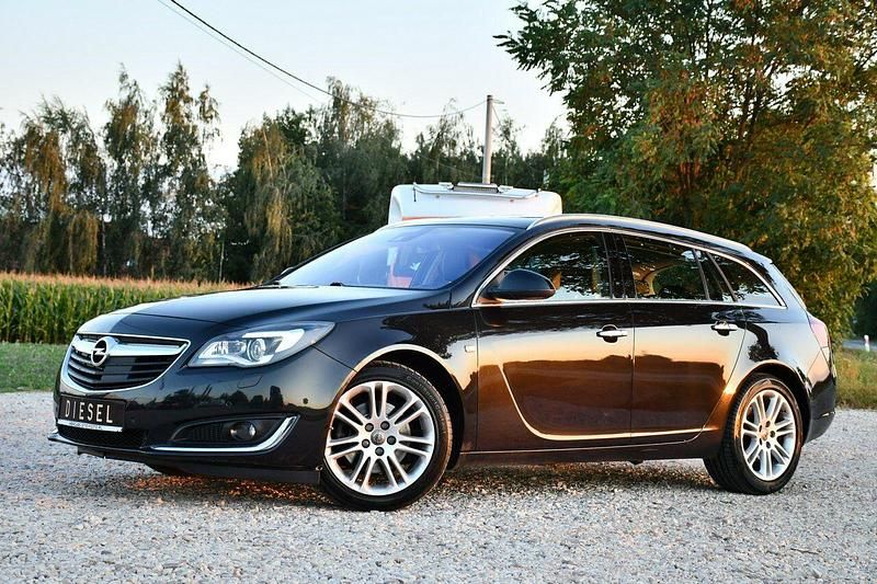 Używany Opel Insignia 140 KM (102 kW) 2015 Czarny (metalik, perła) Kombi