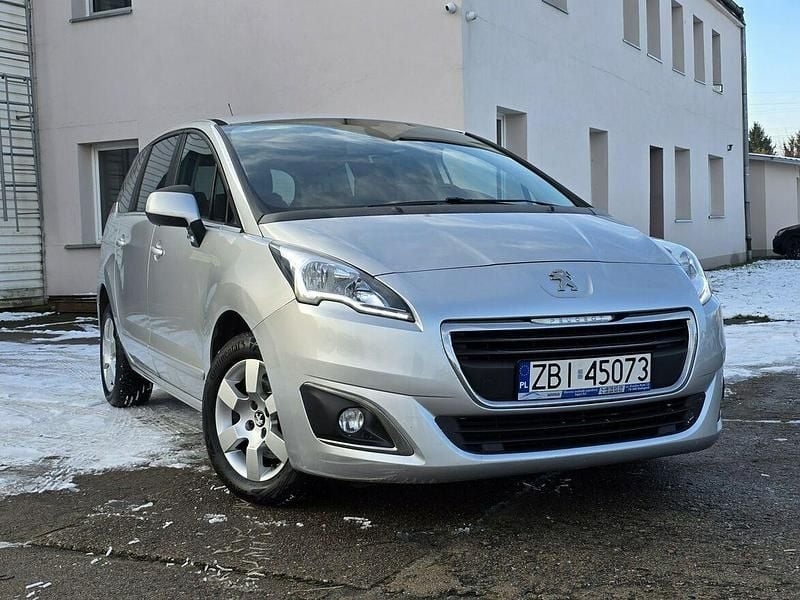 Srebrny Używany 2016 Peugeot 5008 Minivan | 35 000 zł (Super Cena) - Obraz 1/4
