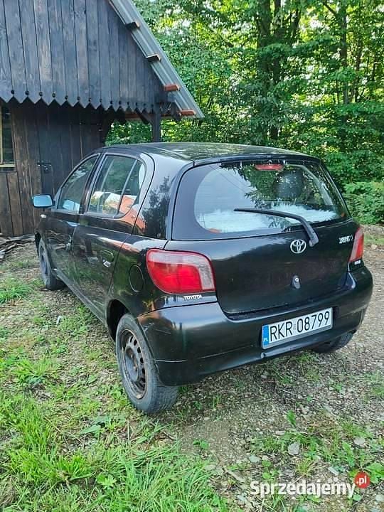 Używany Toyota Yaris 2000 Czarny Sedan/Limuzyna