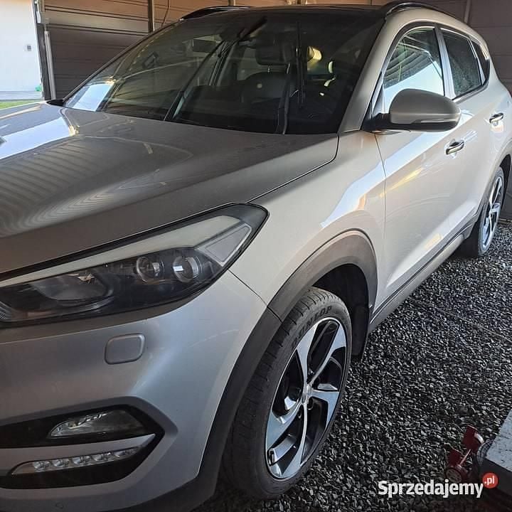 Srebrny Używany 2015 Hyundai Tucson Premium SUV | 49 999 zł (Dobra cena) - Obraz 1/4