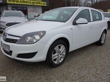 Biały Używany 2012 Opel Astra Hatchback | 19 900 zł (Uczciwa cena) - Obraz 1/4