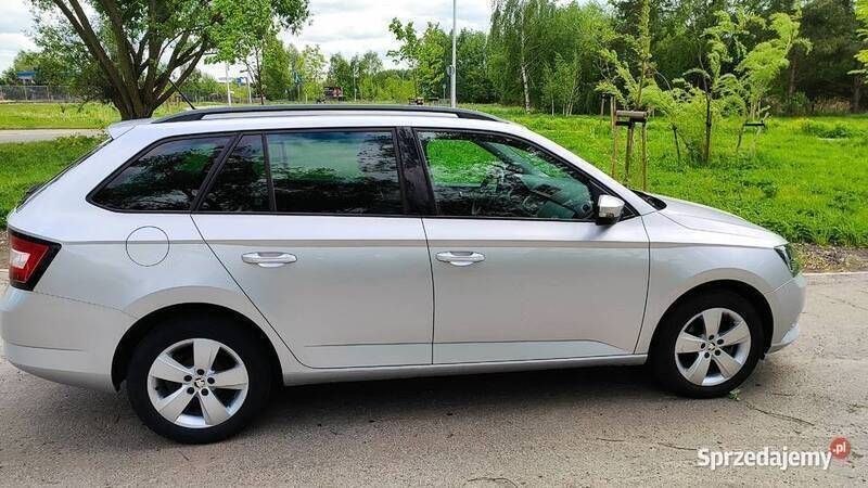 Srebrny Używany 2015 Skoda Fabia Kombi | 31 000 zł (Drogi) - Obraz 1/4