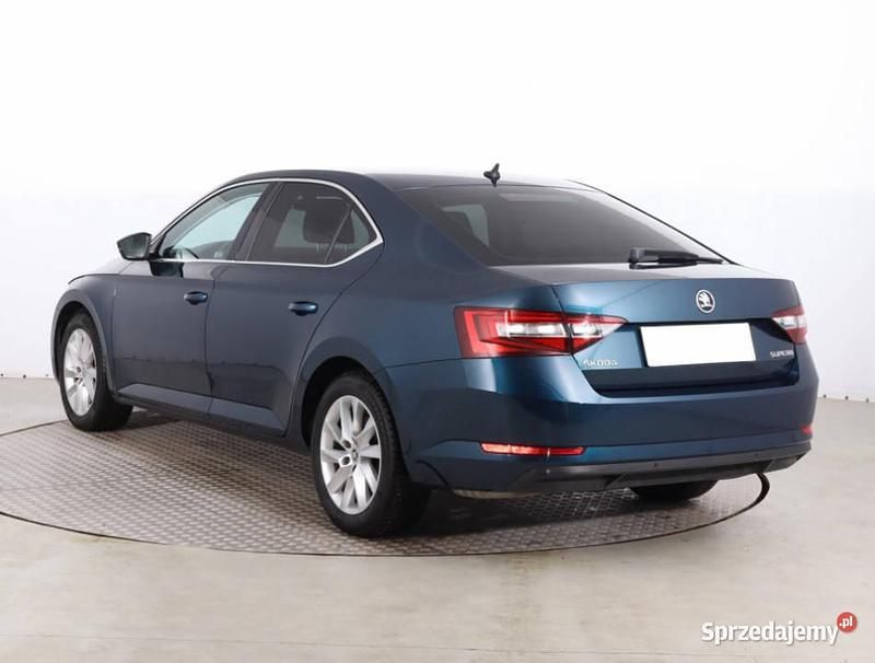 Używany Skoda Superb 190 KM (139 kW) 2017 Niebieski Hatchback